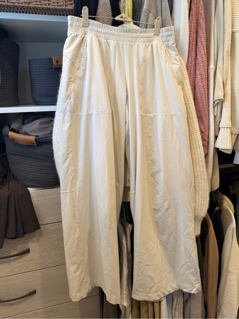 Lululemon Swift Wide-Leg Mid-Rise
Pant *Full Length - Picture 2 of 3